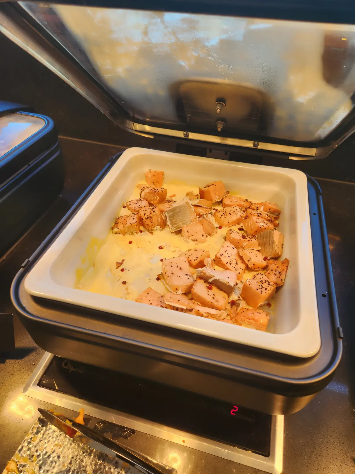 마곡-머큐어-모아시스-호텔-뷔페-음식-연어큐브