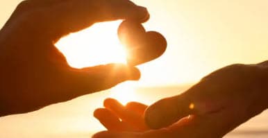 💓심장이 뛰는 건 영혼이 아니라 '호르몬' 때문? 당신이 사랑에 빠지는 소름 돋는 과학적 이유