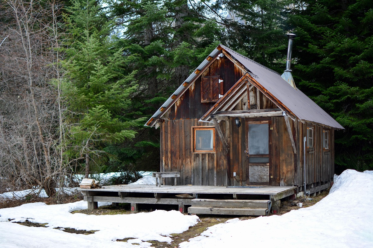 snowy cabin mountain man 관련 사진