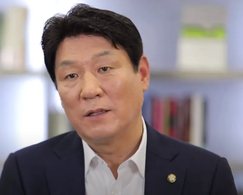 국회의원 인터뷰 사진39.webp