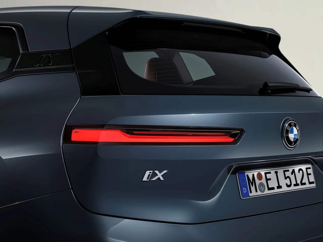 BMW iX 자동차 이미지