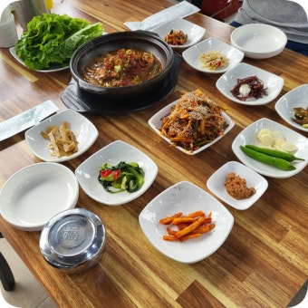 남해: 멸치쌈밥과 회무침