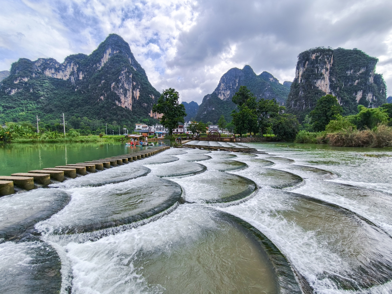 🌾 황금빛 들판의 노래 &mdash; 중국 광시 &lsquo;명석전원(明仕田园)&rsquo;에서 열린 가을 수확축제