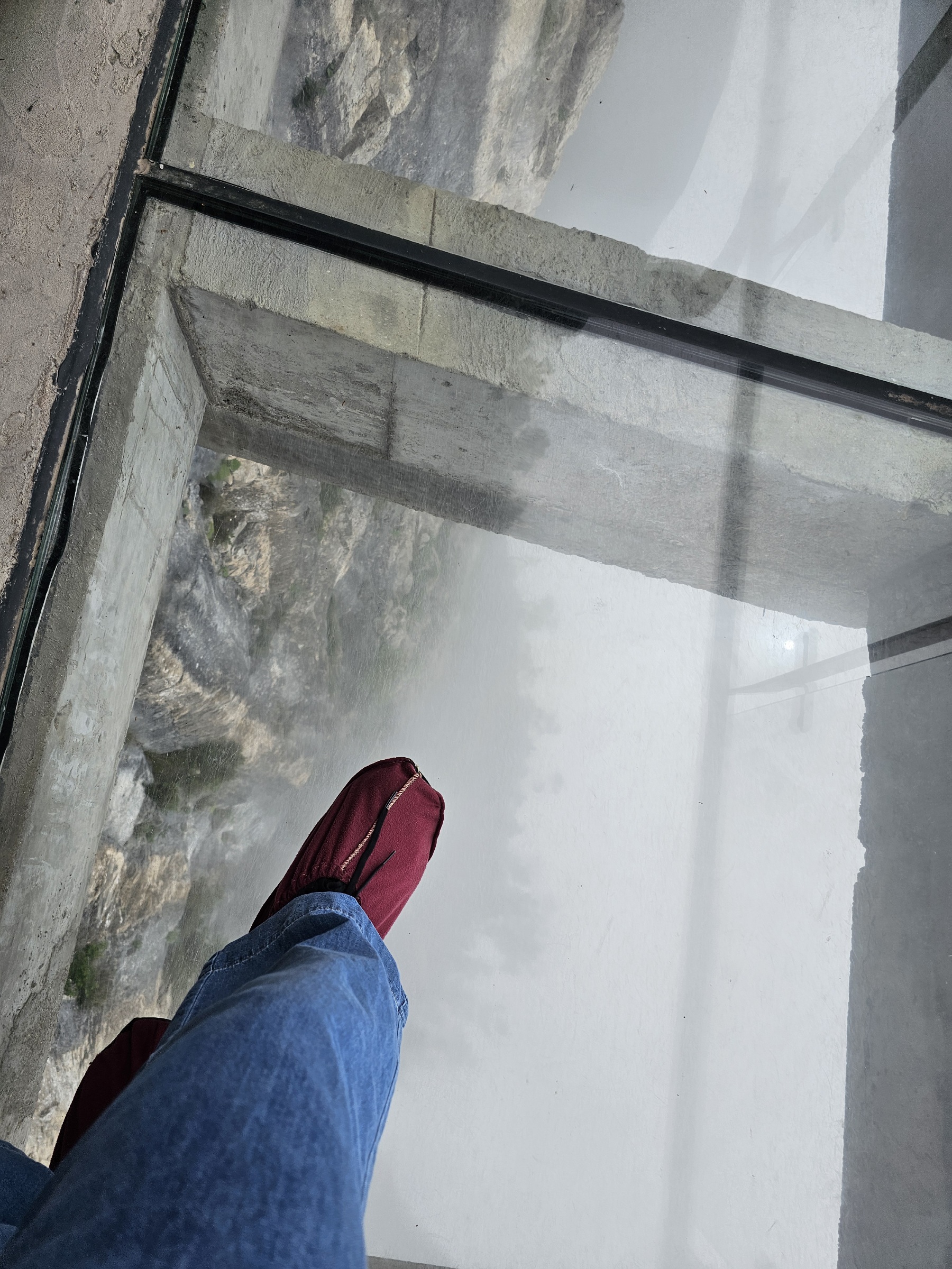 천문산 유리잔도에서의 발자취