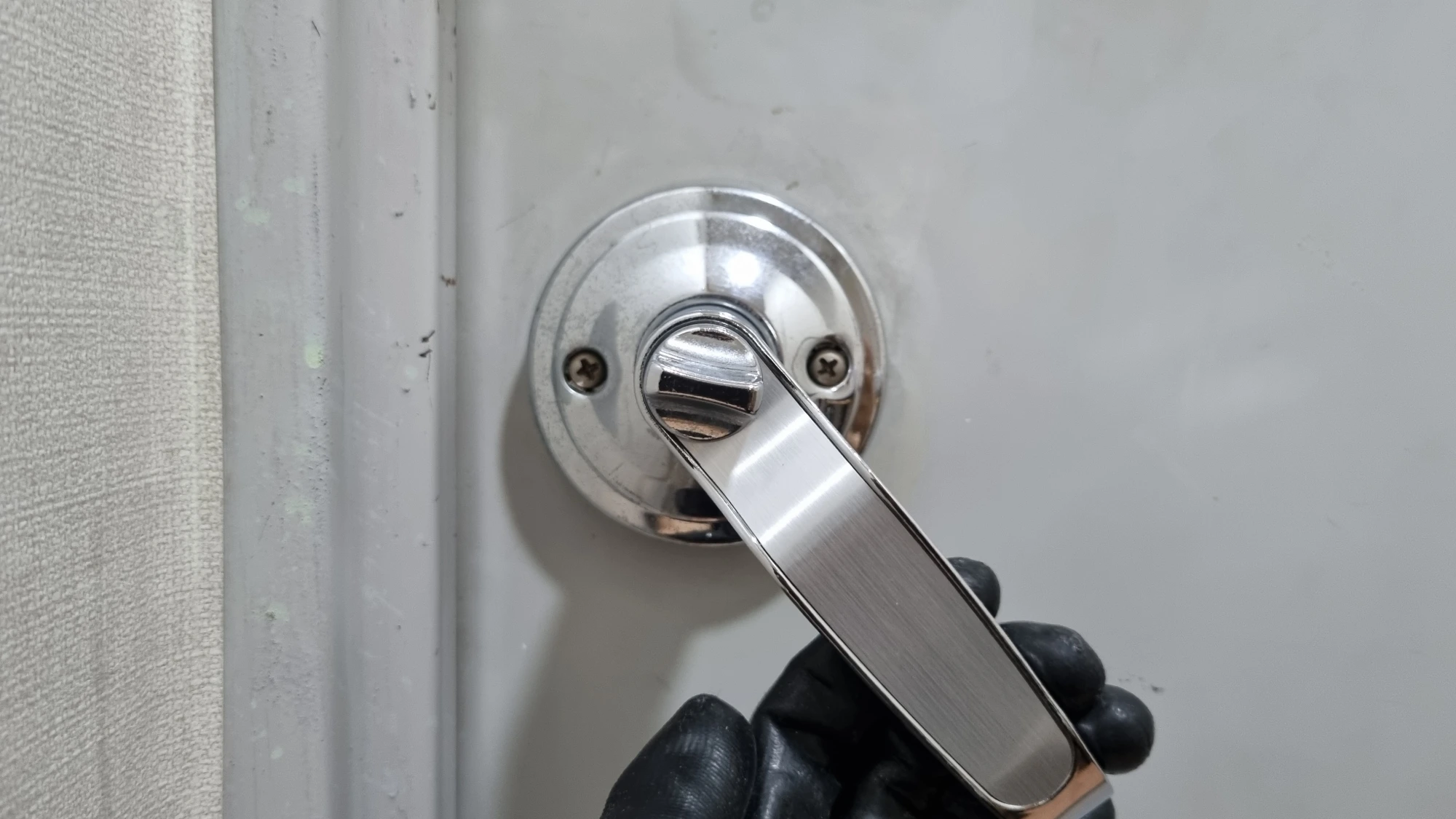 현관문 손잡이 고정 볼트