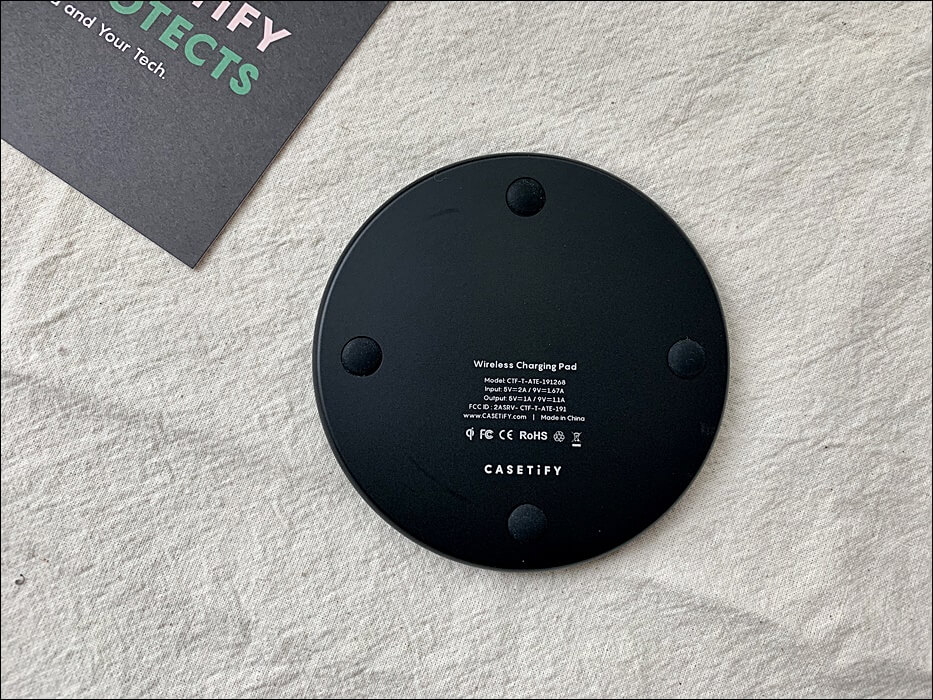 핸드폰 무선 충전기 추천: Casetify 루피 와이어리스 차저