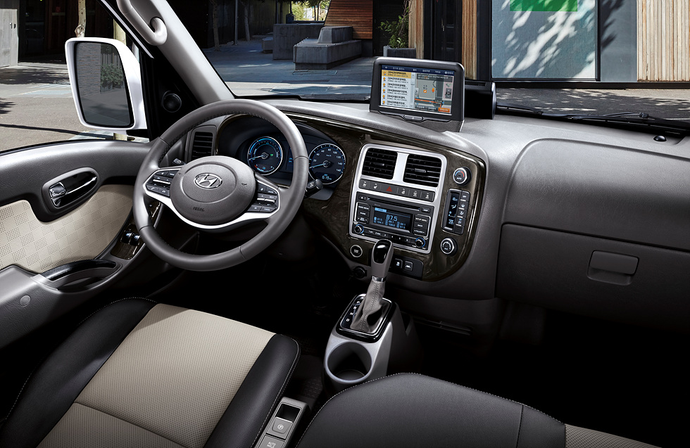 2024년 포터2 일렉트릭 실내 사진