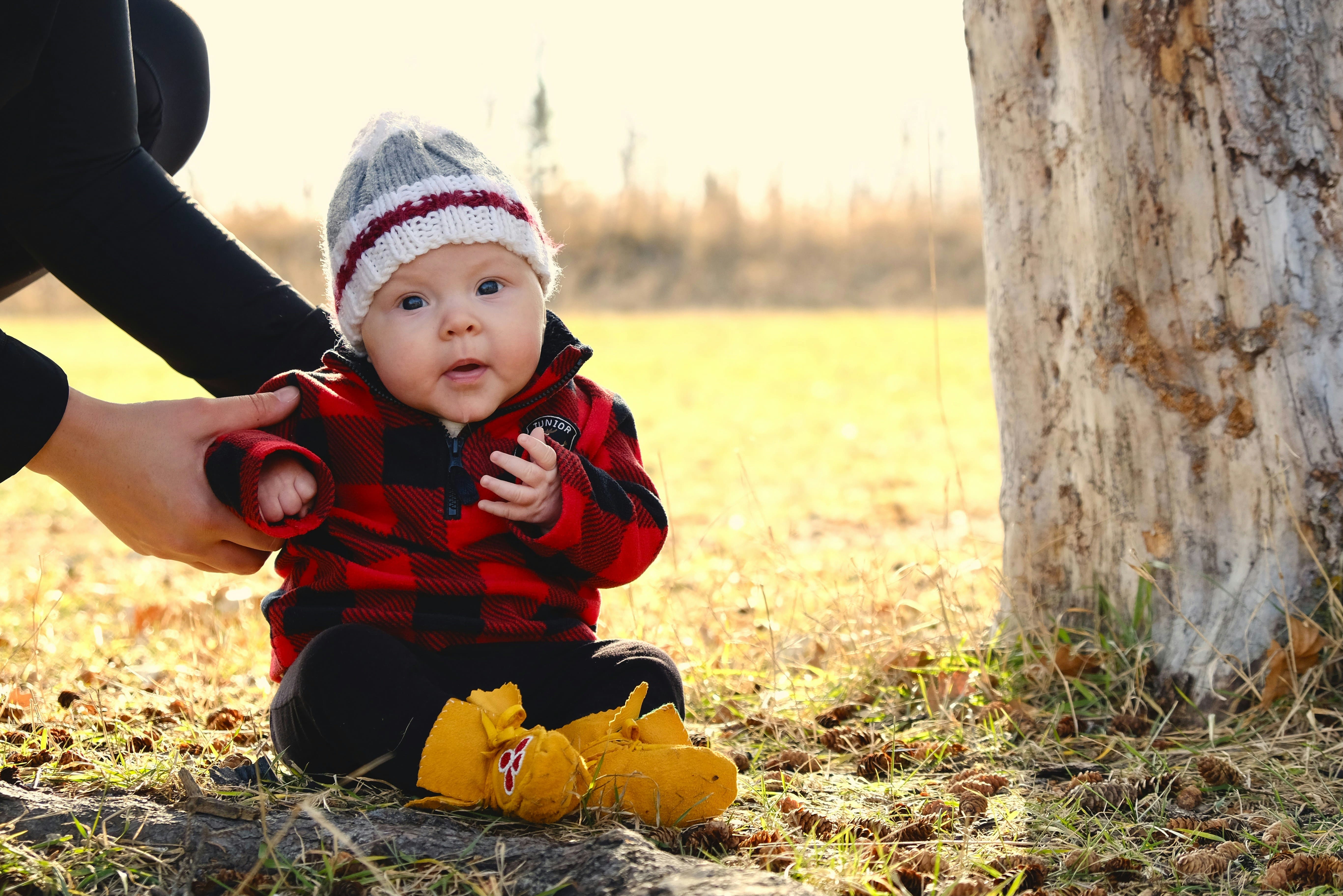 신생아 외출 언제부터? 안전한 첫 나들이를 위한 유모차, 아기띠 가이드