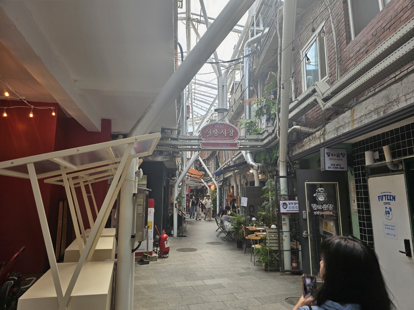 각종 조명시설로 야간에는 또 다른 풍경으로