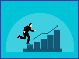 상승하는 차트 위를 걸어가는 사람