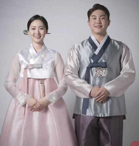 류지혁 선수와 아내, 서로 동갑내기이며 슬하에 세명의 자녀가 있다.