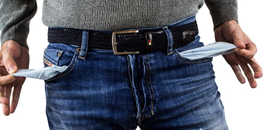 주머니가 비어있는 모습