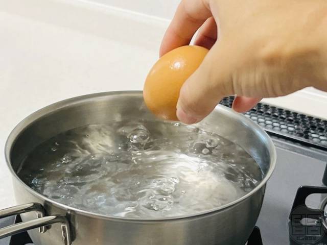 삶은달걀 깨짐 이유 달걀삶는법 삶은계란 노른자 변색 충격