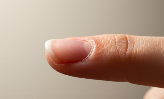 손톱으로 알아보는 건강 상태 (손톱세로줄, 손톱색깔, 하얀점까지)