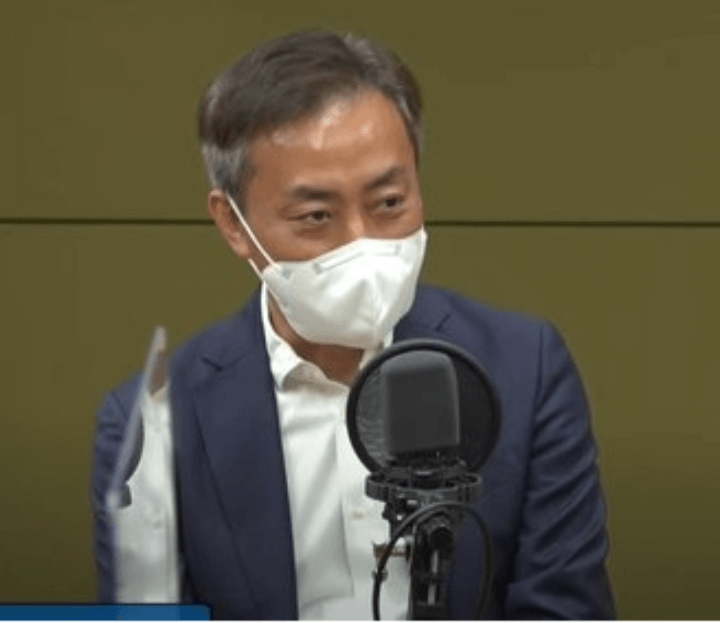 마스크를쓰고-라디오에-출연한-손정민아버지-손현