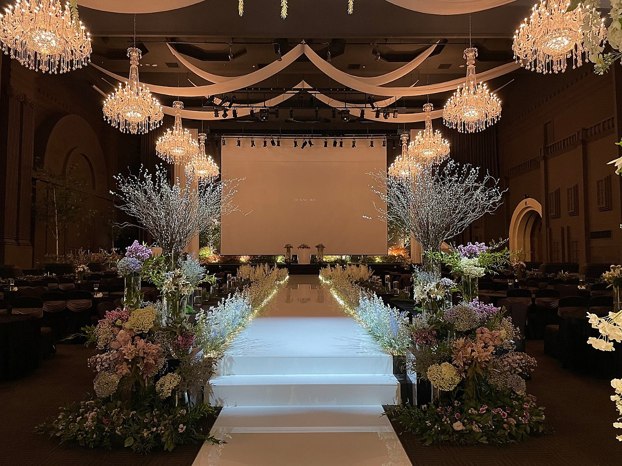 웨딩홀 내부 공간 및 분위기