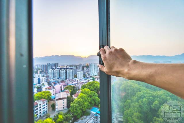 태풍 창문 테이프,태풍 창문 잠금,태풍 대비 방법
