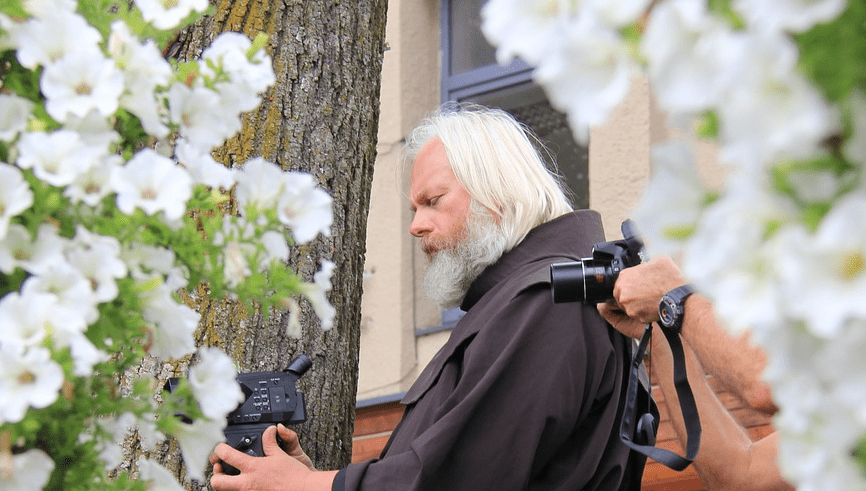 흰머리 중년 남성 사진 - 5