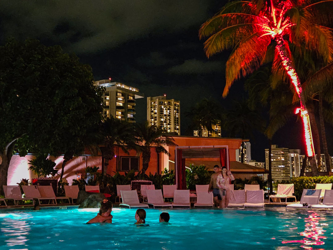 쉐라톤 와이키키 수영장 야간