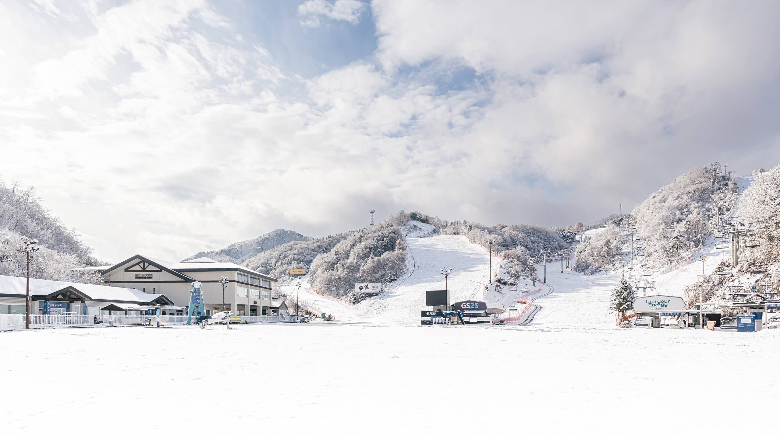 엘리시안강촌 스키장 전경
