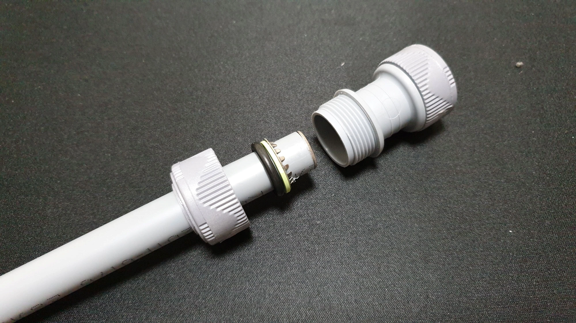 에이콘 관 부속 분리 모습