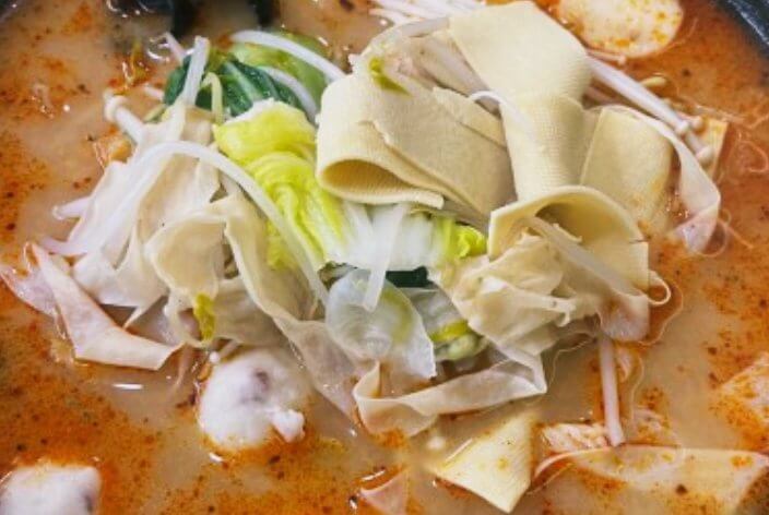 얼큰한-육수에-들어간-배추-포두부