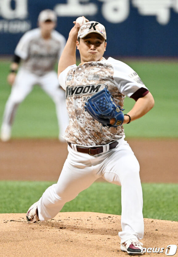 최원태-선수-사진입니다.