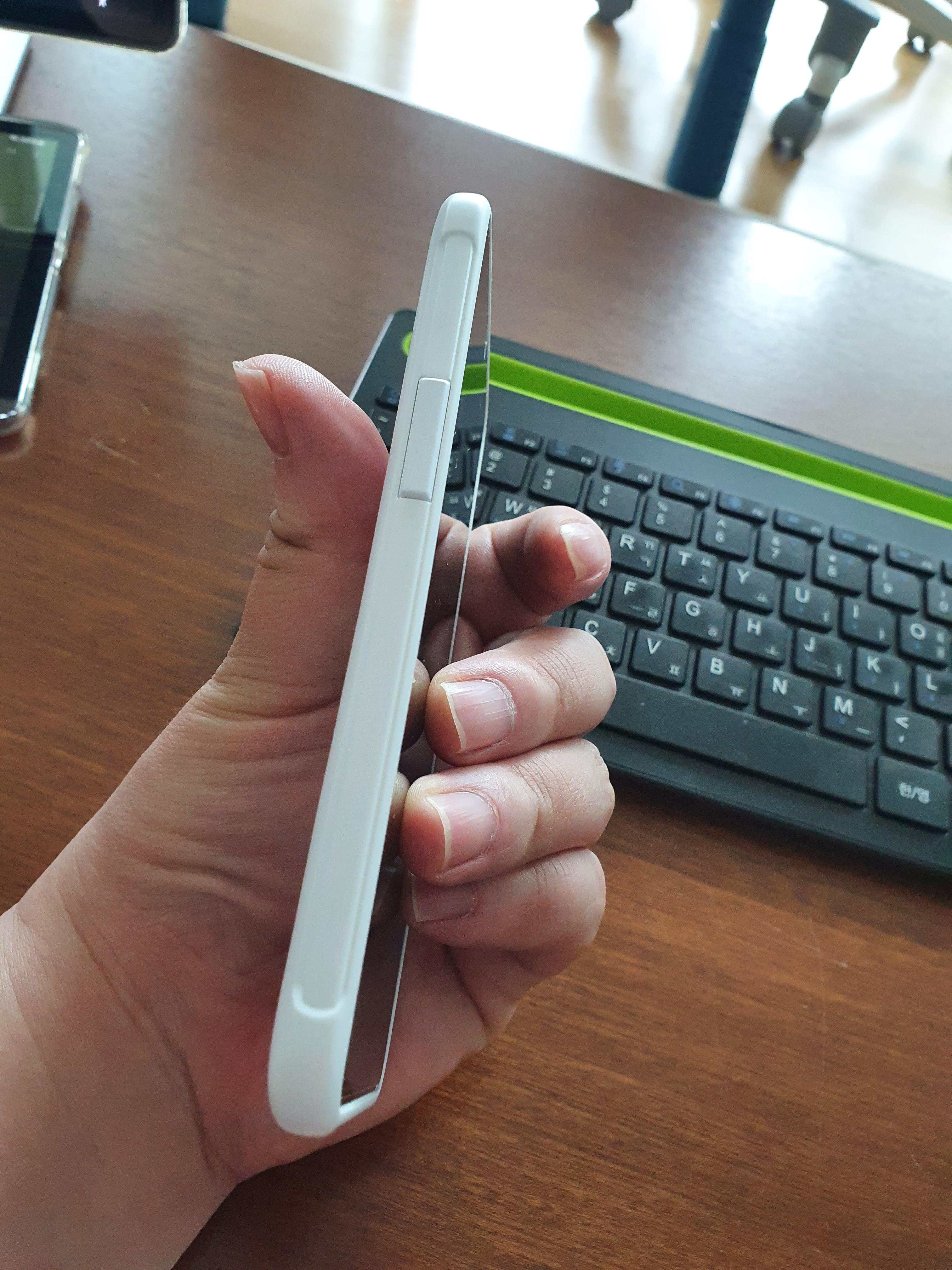 갤럭시 XCOVER 5 왼쪽 측면사진