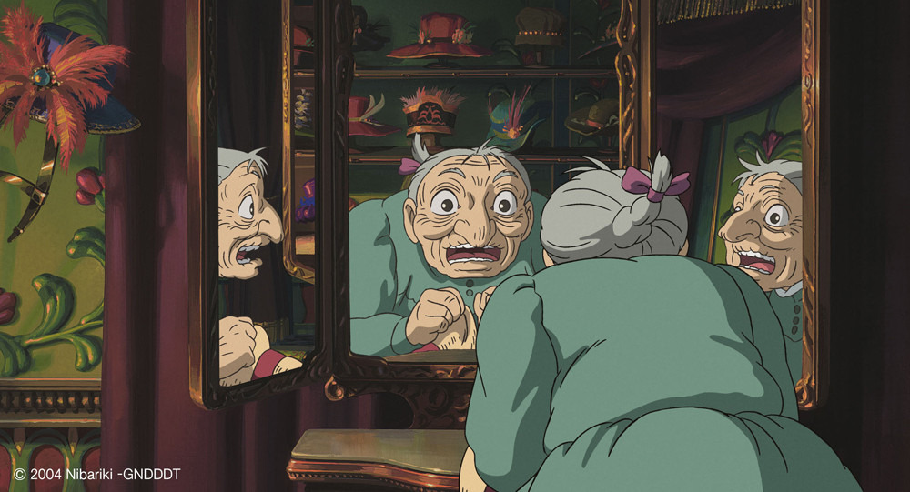 하울의 움직이는 성에서 마녀의 저주로 인해 노인이 된 소피