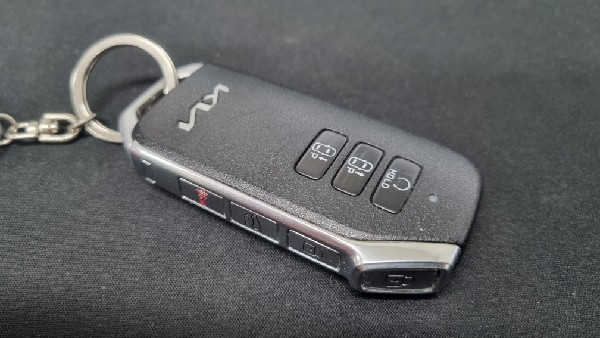 자동차-히든키-꺼내기