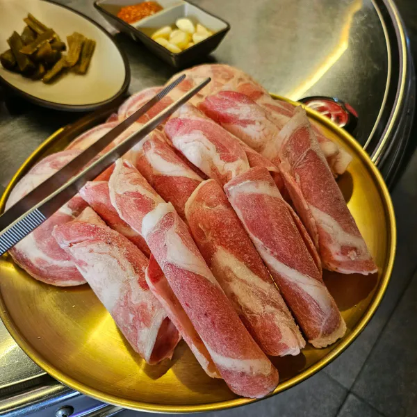 가격파괴 Why 4900원 닭곰탕 국내산 5900원 돼지김치찌개