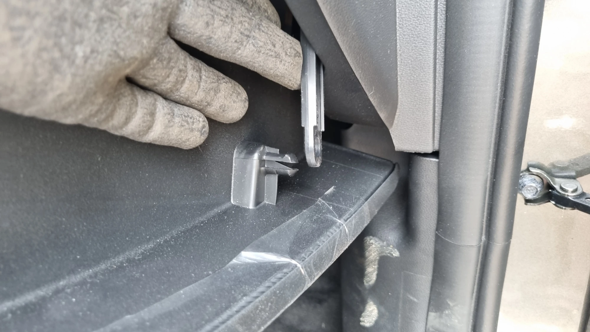 글로브박스 고리 뺀 모습