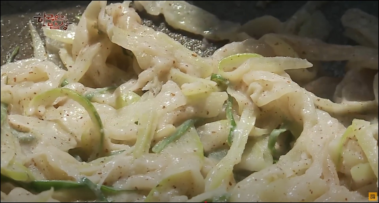 수박껍질 들깨볶음
수박껍질 요리