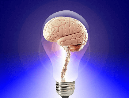 전구-속-두뇌-그림