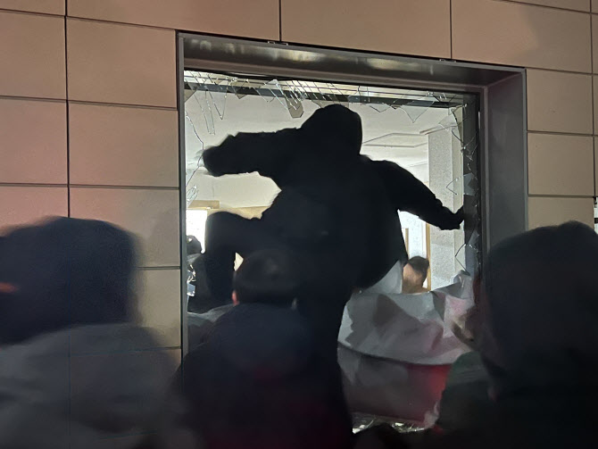 서부지법 난입 현장