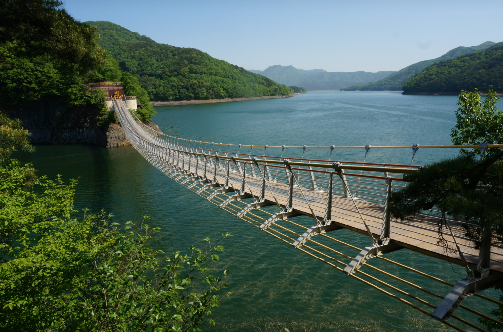 장성호 수변길 출렁다리