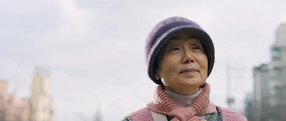 16화에서-선재의-시계를-하천에-버리고-미소짓는-할머니