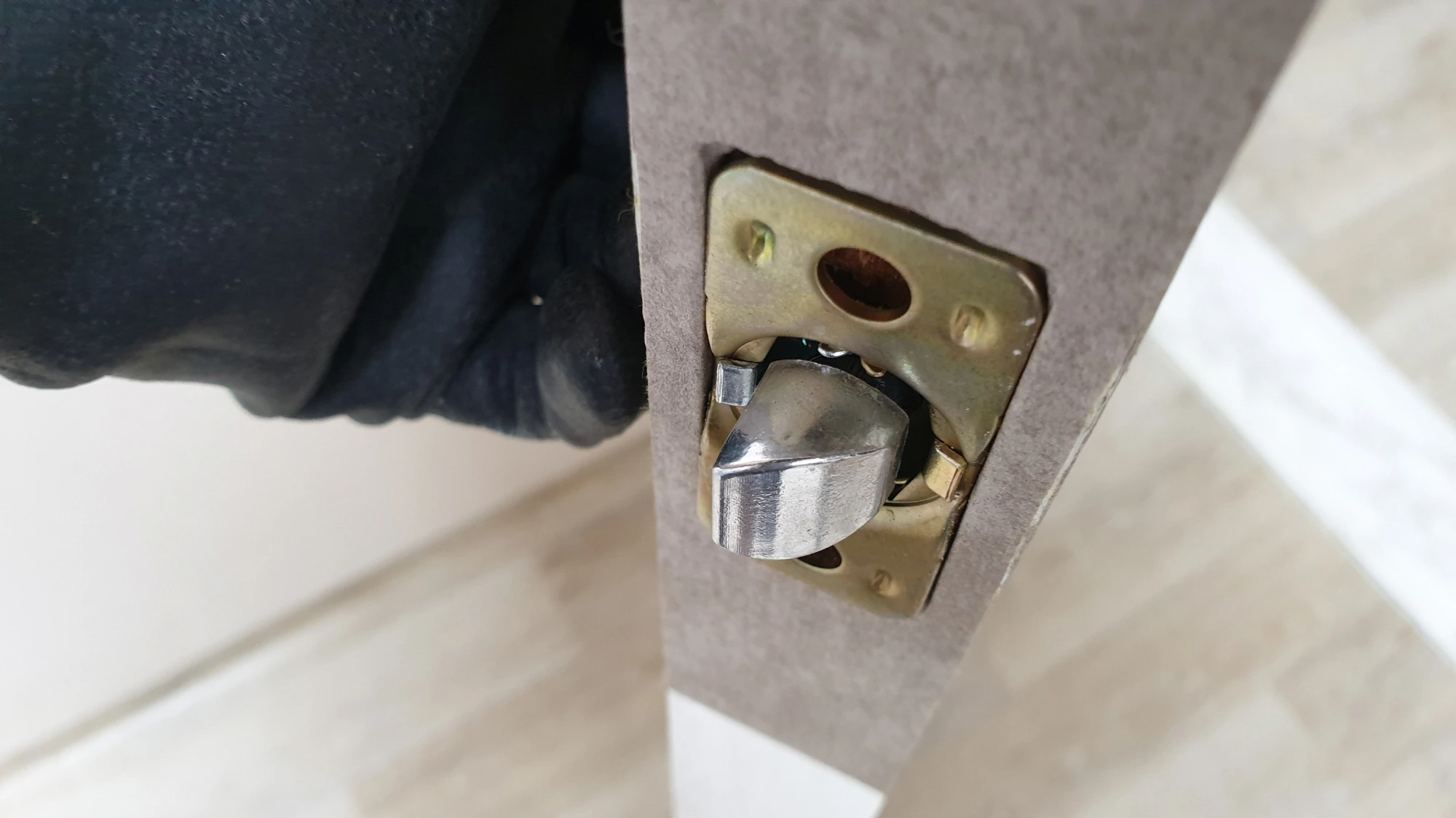 손잡이 걸쇠 방향