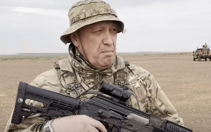 총을 들고 있는 프리고진