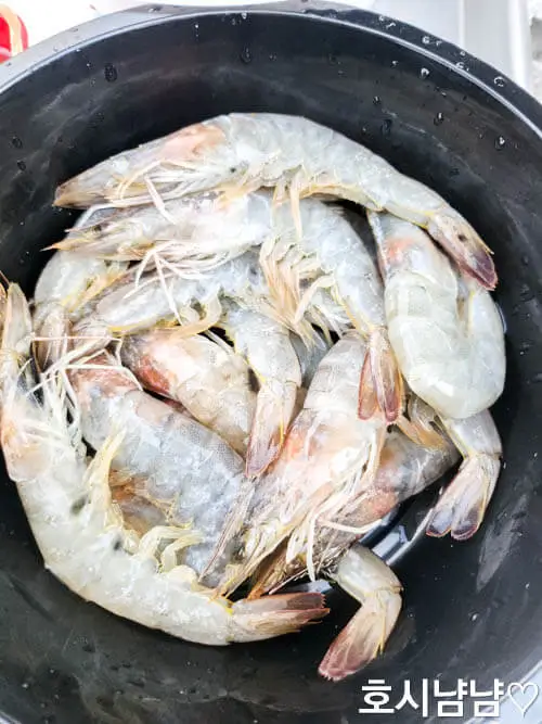 가평-에이스펜션-바베큐-파티-속-새우-구이