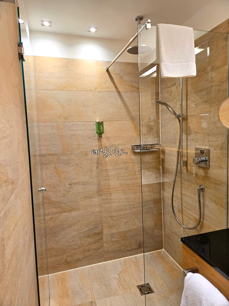 호텔_룸_샤워실