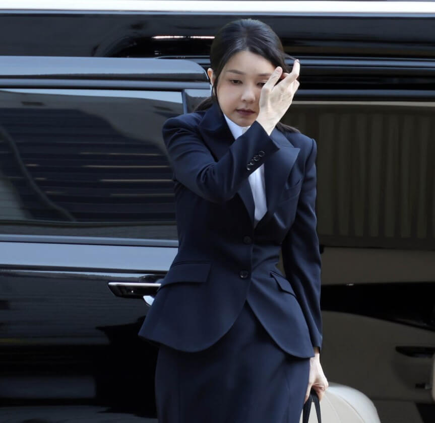 구속 전 피의자 심문(영장실질심사)에 출석하는 모습