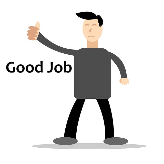 한-남자가-엄지척-잘했어-칭찬하는-모습