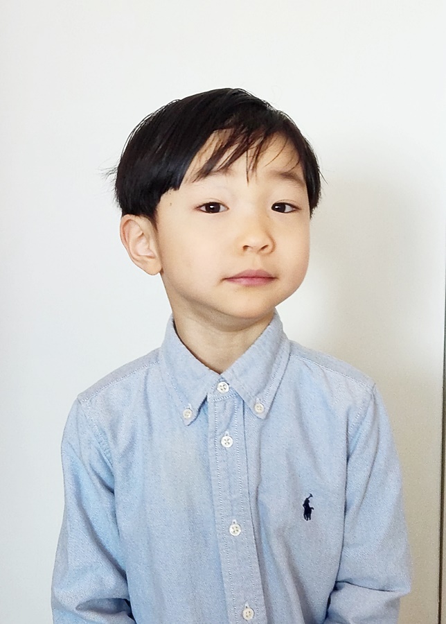 나름 잘생긴 포즈를 취해서 여권규격과 안맞음