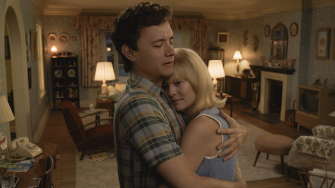 영화 히어 스크린샷. ai 기술로 젊어진 톰행크스