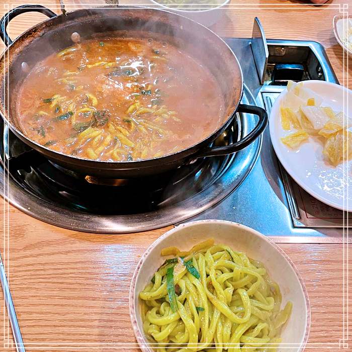 대전 송촌동 맛집 걸쭉한 추어 육수에 빠진 칼국수