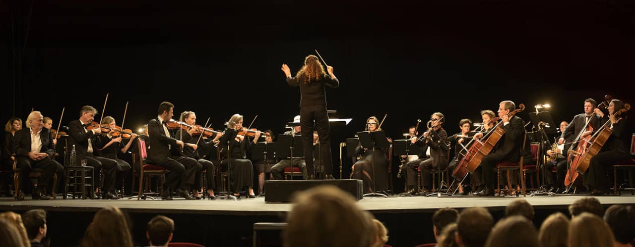 디베르티멘토 여성 지휘자