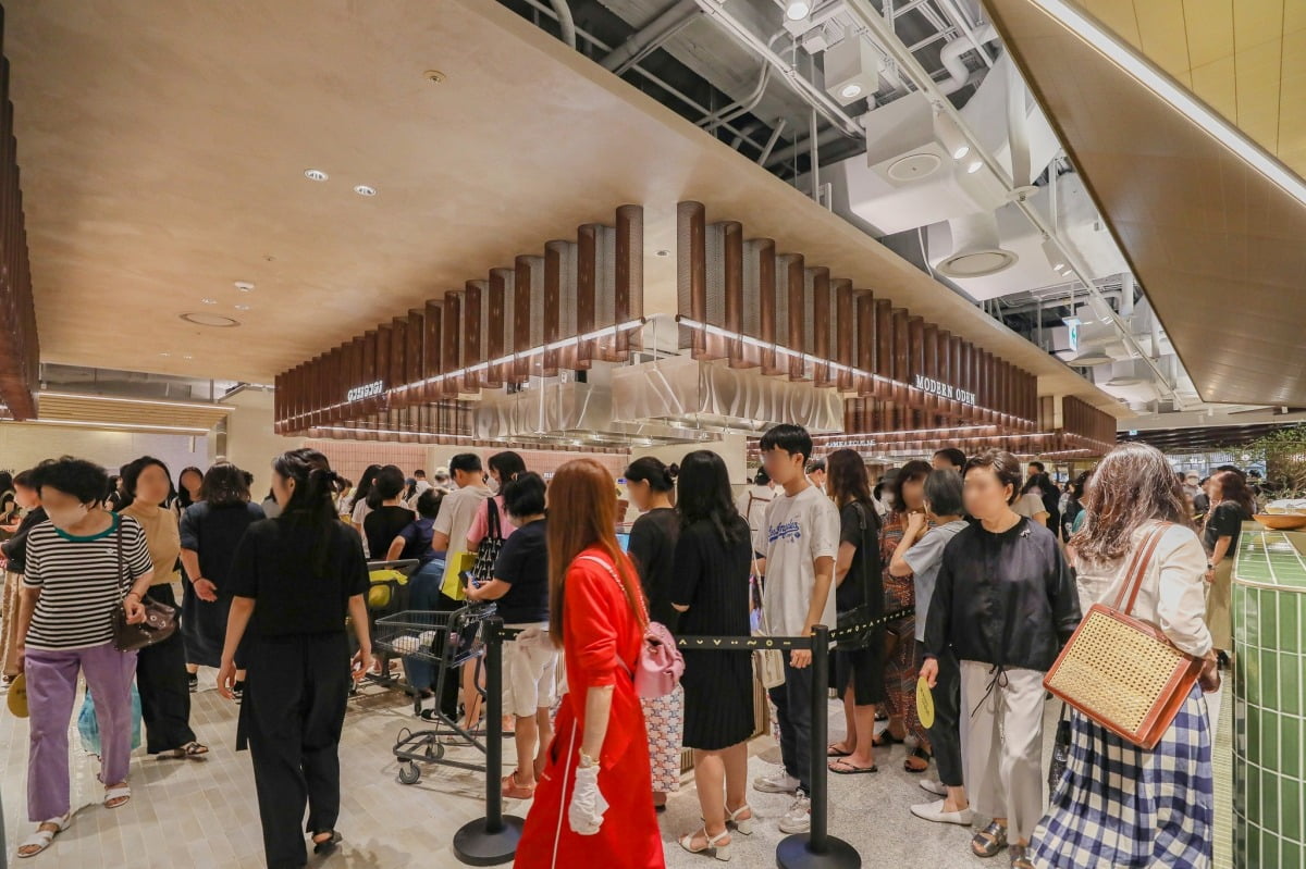 현대백화점 압구정본점 가스트로테이블.