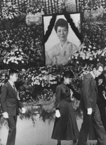육영수 여사는 누가 쐈나?|문세광·경호원 오발설·사라진 총알 2발 의혹·암살자들 실화