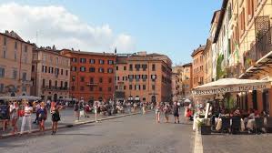 나보나 광장 거리